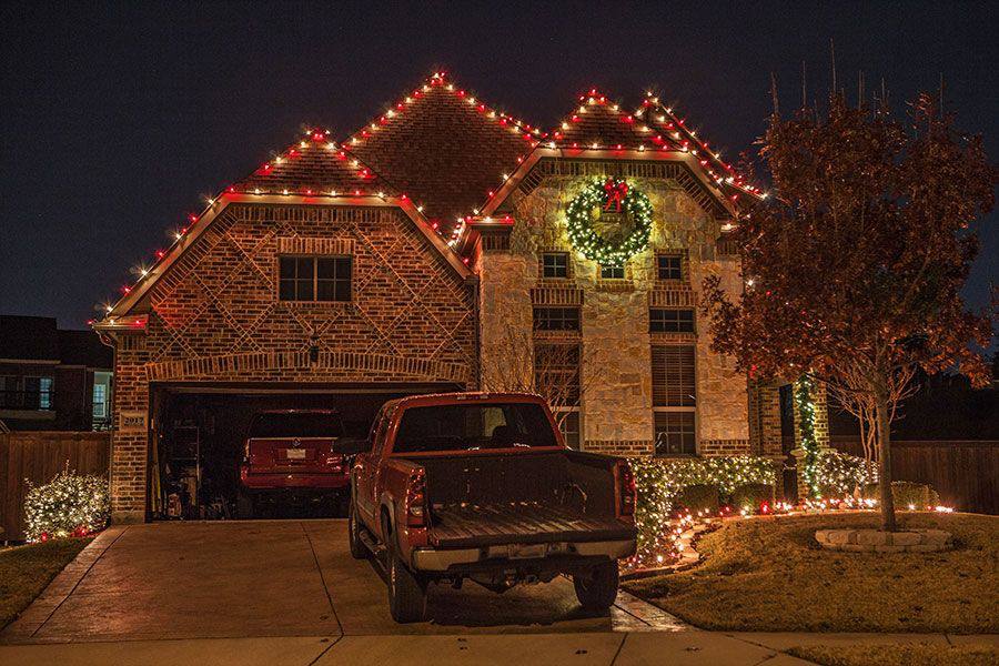 Holiday roofline lights